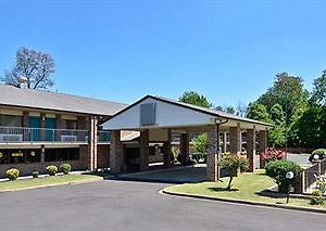 Travelers Inn And Suites
