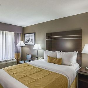 Standard Queen Room