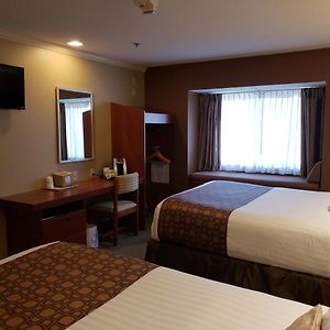 Deluxe  Queen Room Disability Access