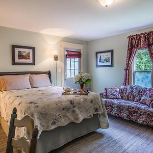 Luxury Queen Room