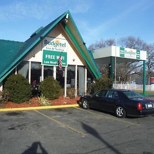 Budgetel Inn & Suites Hotel