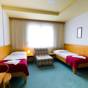 Basic Triple Room