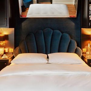 Petite King Room