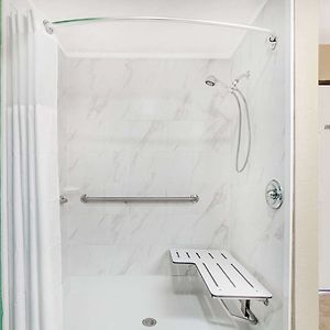 Deluxe  King Room Mobility accessible