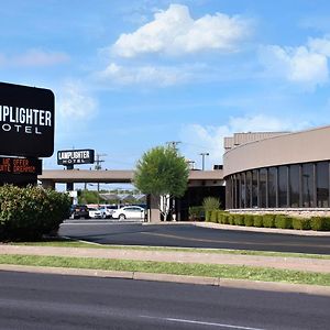 Lamplighter Inn-South