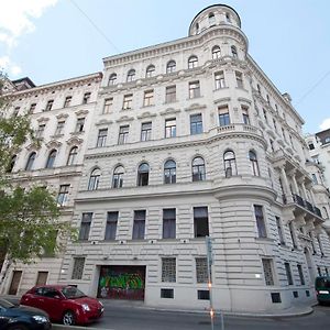 K+T Boardinghouse