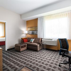 Deluxe Queen Suite