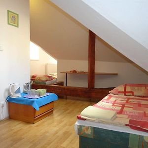 Quintuple Room