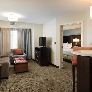 One-Bedroom Queen Suite