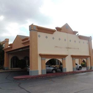 Red Roof Inn & Suites Oklahoma City Southwest