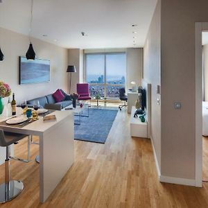Deluxe One-Bedroom Apartment