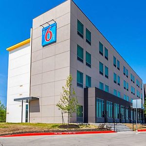 Studio 6 Austin Airport