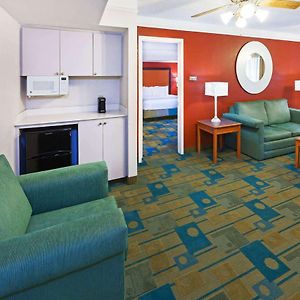 One-Bedroom King Suite