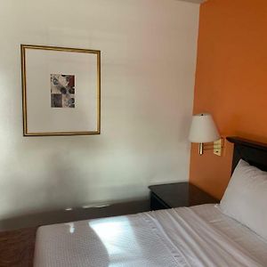 Budget King Room