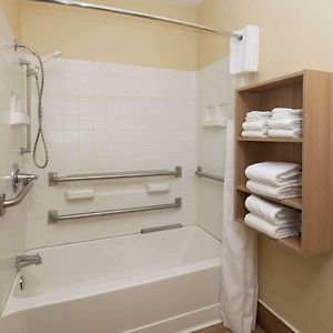 Deluxe  Queen Room Disability Access