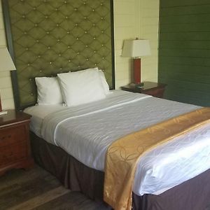 Top Floor Queen Room