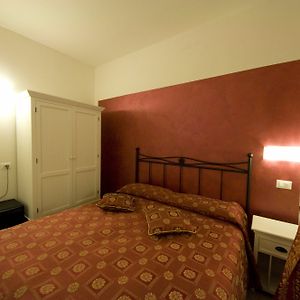 Connecting Room