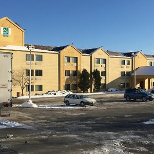 Quality Inn & Suites Milwaukee
