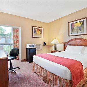 Queen Room