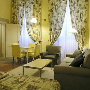 Premium King Studio