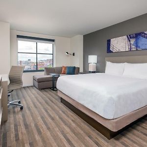 Upper Floors King Room