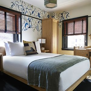 Premium Queen Room