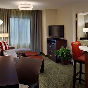 One-Bedroom Queen Suite