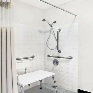 Queen Room Mobility accessible