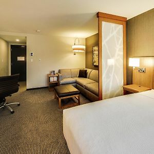 Upper Floors King Room
