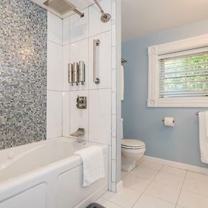 Deluxe Family Private Bathroom Queen Suite