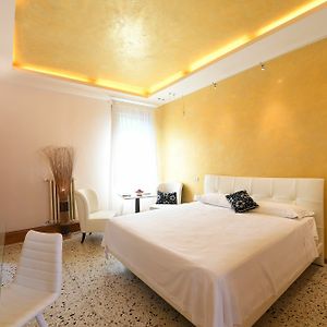 Classic Queen Room