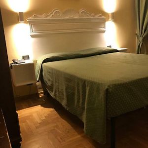 Budget King Room