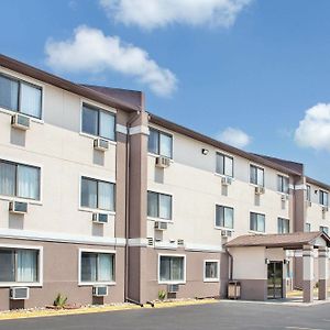 Boarders Inn & Suites By Cobblestone Hotels Waterloo Cedar Falls