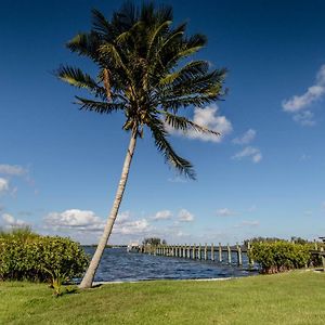 Island View Cottages Sebastian