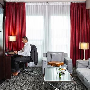 One-Bedroom King Suite