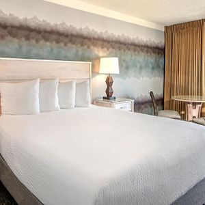 Tradition Queen Room