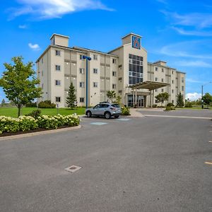 Motel 6-Kingston, On