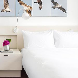 City Queen Room