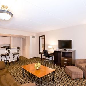 Deluxe King Suite
