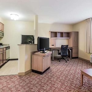 Queen Suite Mobility accessible