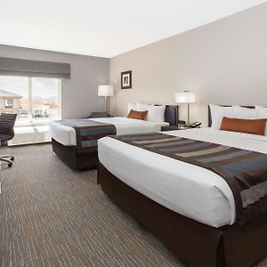 Deluxe  Queen Room Mobility accessible