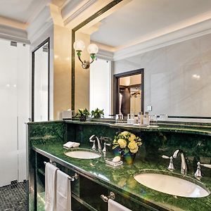 Grand Deluxe King Room