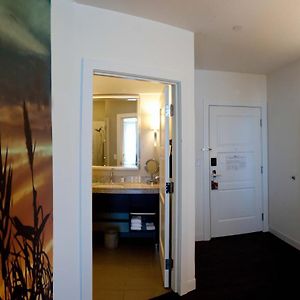 Standard Queen Room Mobility accessible