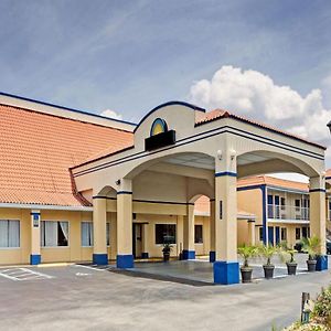 Zen Living Suites Extended Stay - Jacksonville - University Blvd