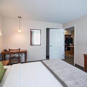 One-Bedroom King Room Hearing accessible