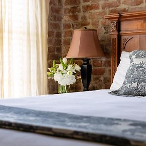 Petite Queen Room