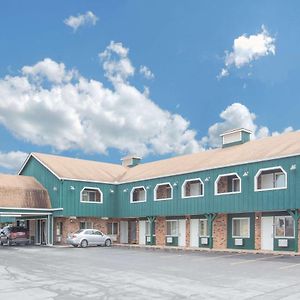 Days Inn By Wyndham Davenport Ia