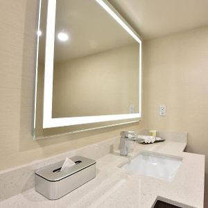 Premier Queen Room