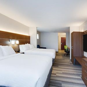 Standard Queen Room Hearing accessible