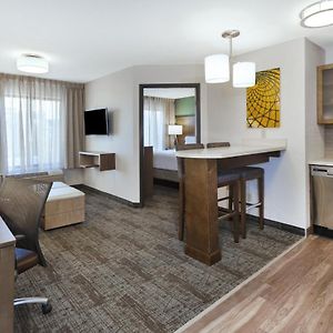 One-Bedroom Queen Suite